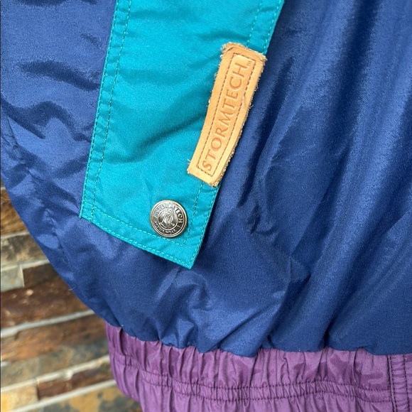 Vintage Purple and Teal Edmonton Petroleum Golf & C.C. Lined Windbreaker Jacket - Picture 4 of 10